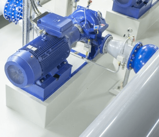 Elektromotor pokreće pumpu u procesnoj industriji